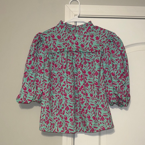 Alden Adair Tops - Vibrant Floral Patterned Top with Puff Sleeves